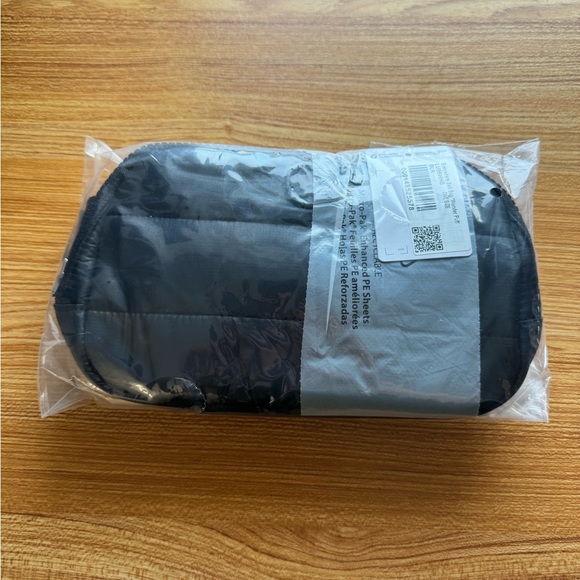 Lululemon Everywhere Belt Bag 1L *Wunder Puff in Black - Picture 8 of 13